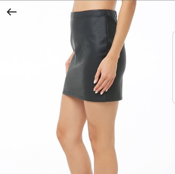 Forever 21 faux leather mini skirt black size S - Picture 2 of 3